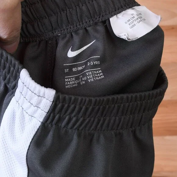 Bundle 3 pair Nike Size 3T shorts - Picture 10 of 12